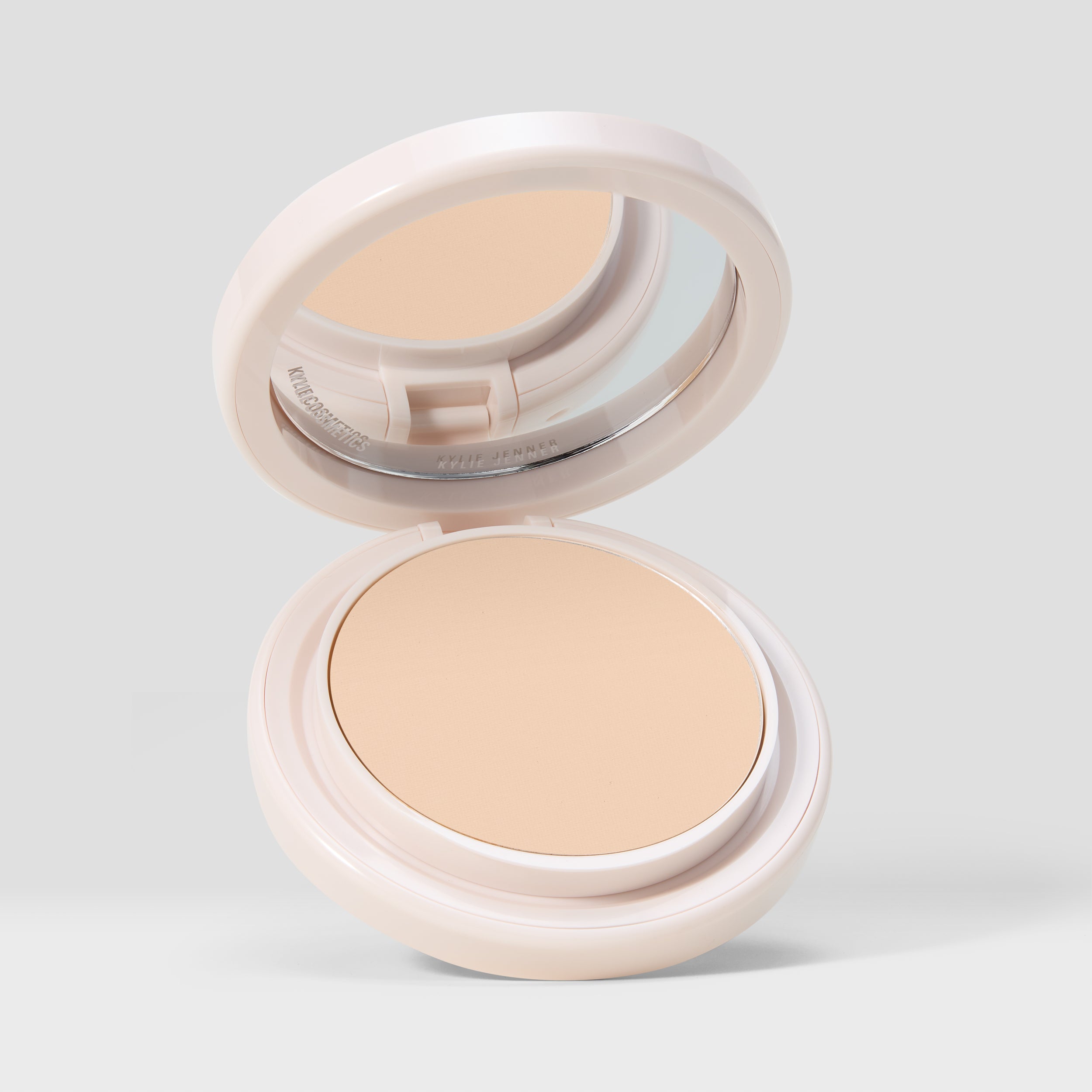 Kylie Natural Blur Powder Foundation pudder matt