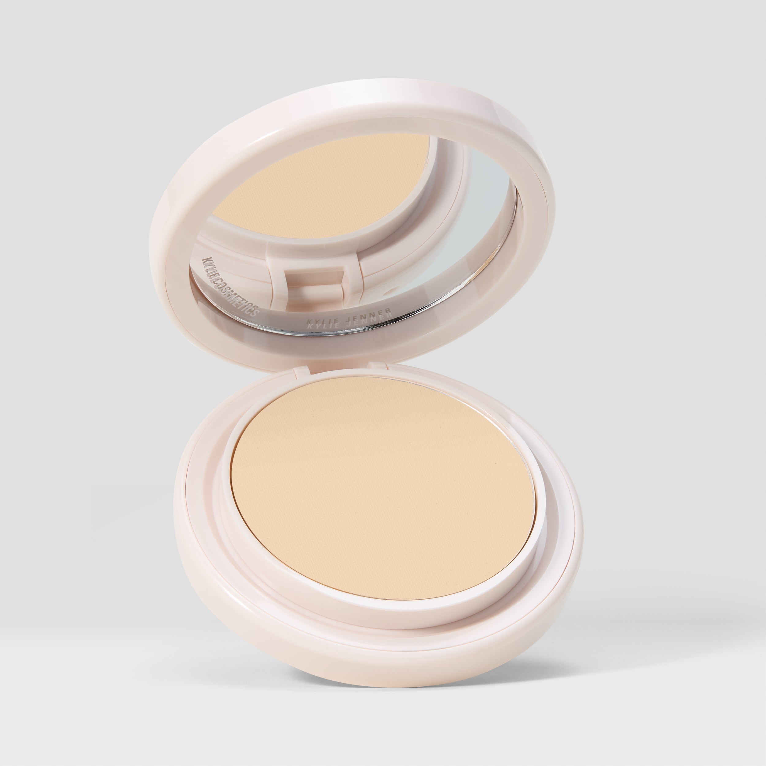 Kylie Natural Blur Powder Foundation pudder matt