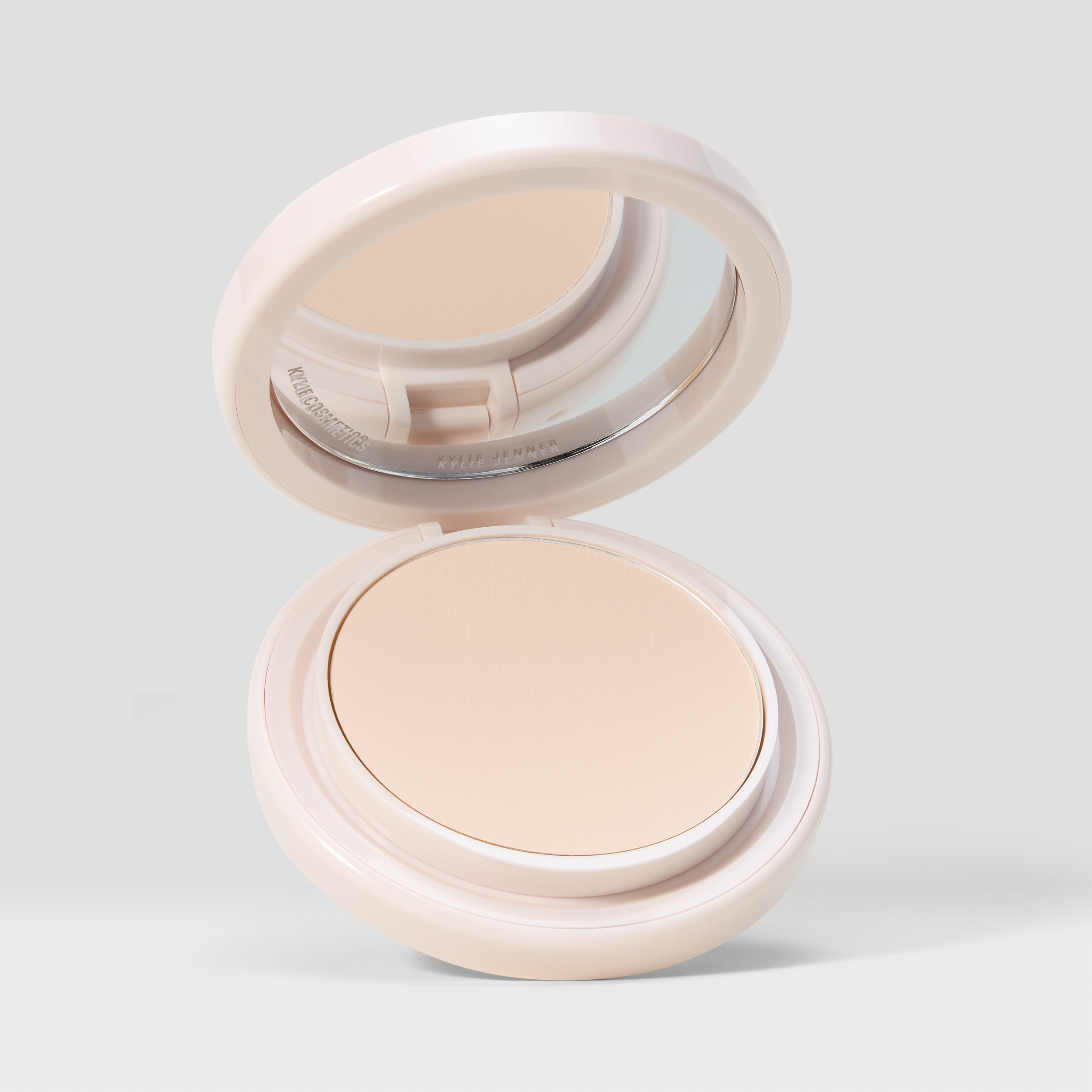 Kylie Natural Blur Powder Foundation pudder matt