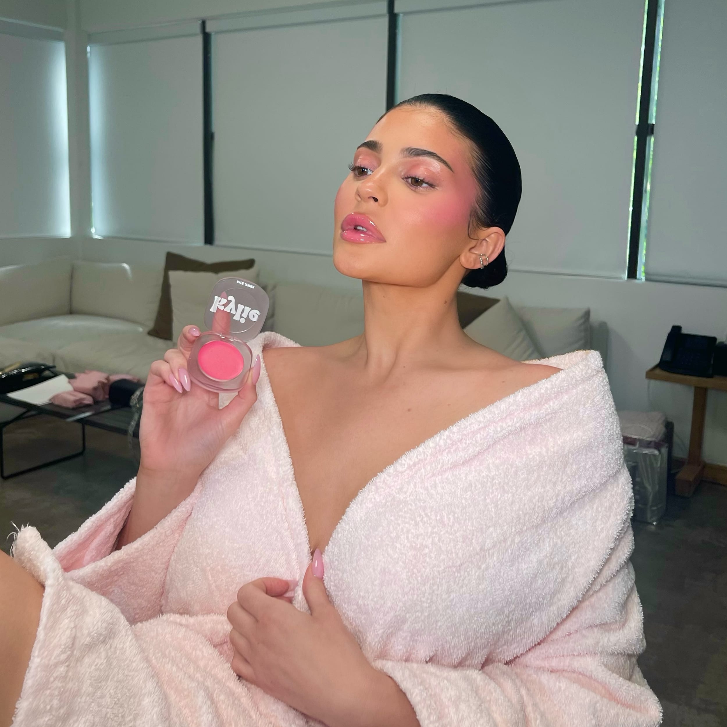 Kylie Lip Cheek Glow Balm kinn- og leppebalm byggbar glød